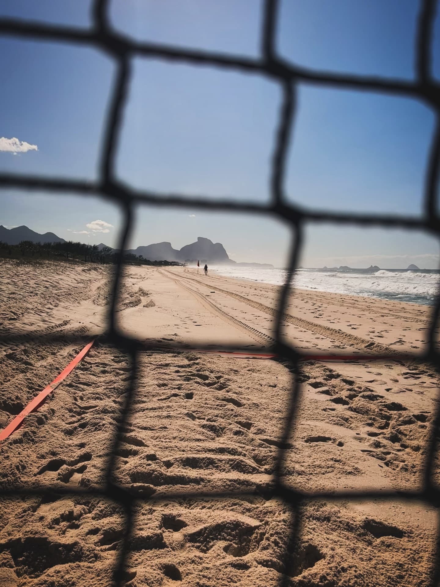 Reserva Beach seen through a beach tennis net